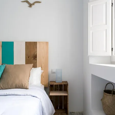 Fantastico Atico En El Casco Antiguo En A La Playa Apartment *