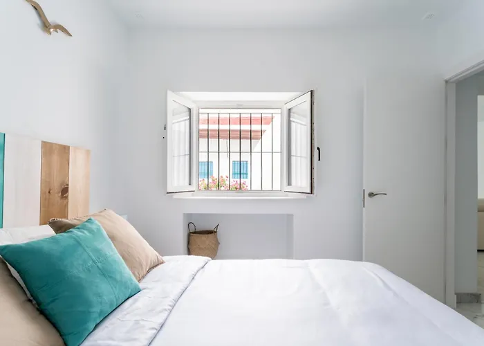 Fantastico Atico En El Casco Antiguo En A La Playa Cadiz