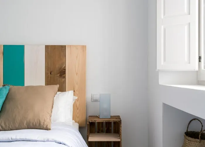 Fantastico Atico En El Casco Antiguo En A La Playa Apartment *